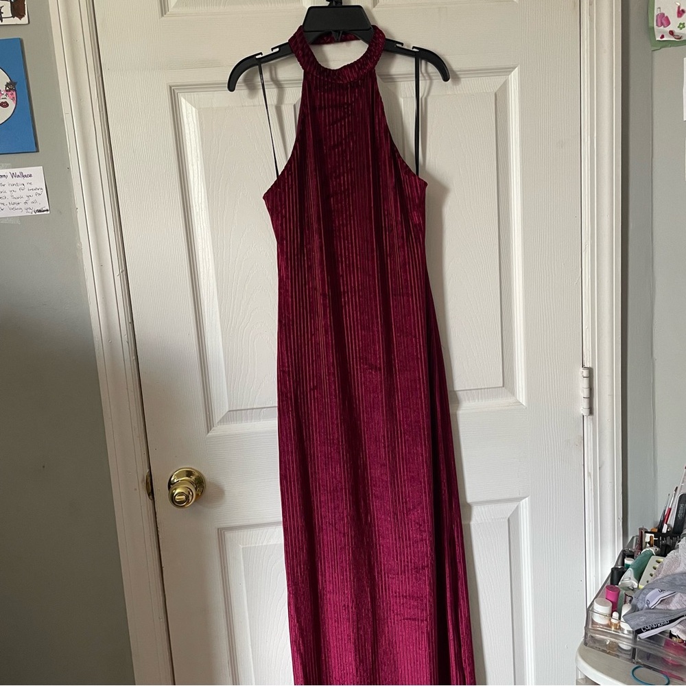 Sleeveless High-Neck Velvet Maxi Dress in Wine